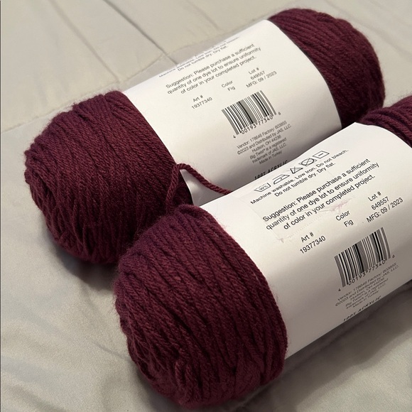 Big Twist Value Fig yarn 2 skeins - Picture 4 of 6